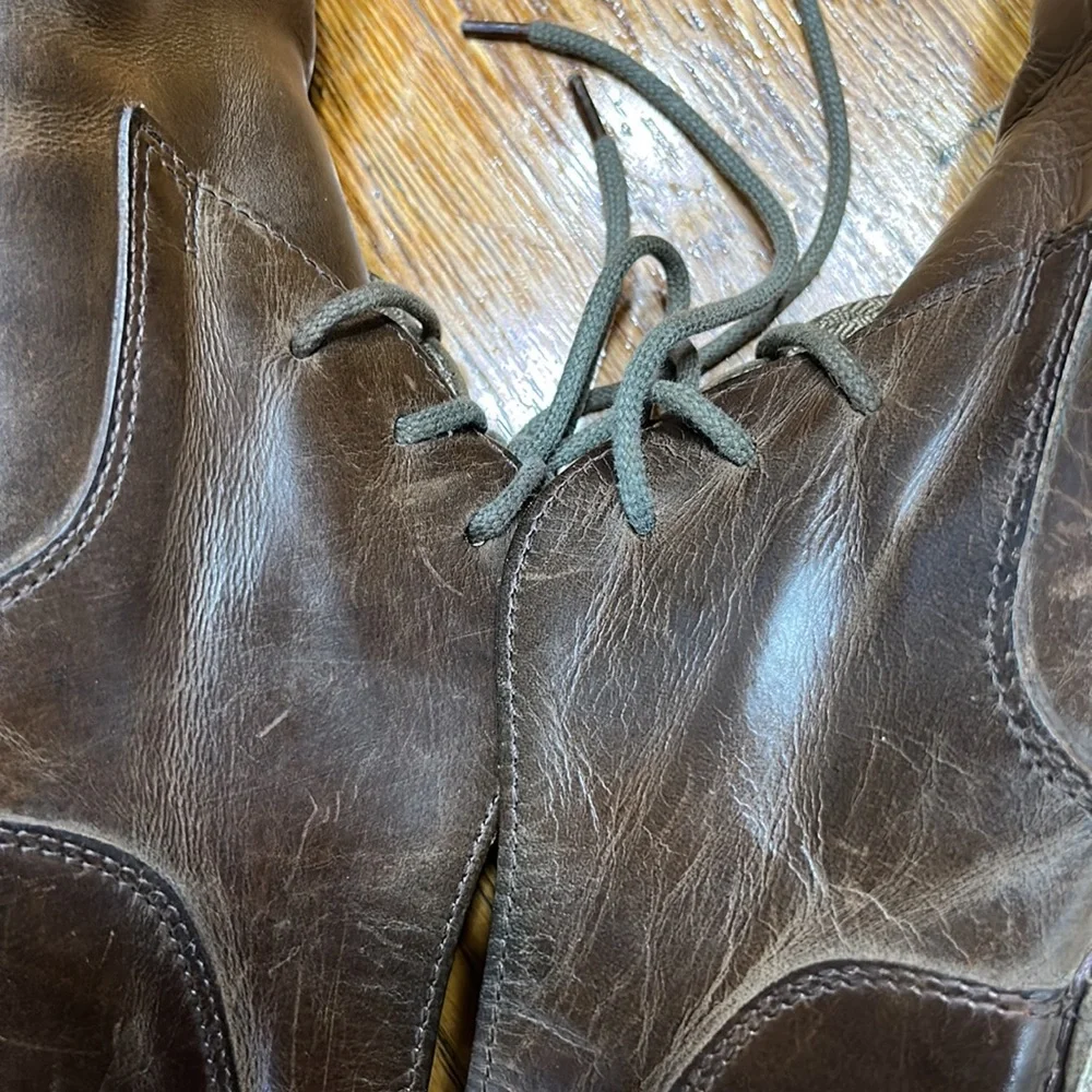 Varese Gobi Brown Men’s distressed leather chukka boots.  Rubber sole. Size 11.